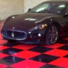 Pavimento rosso e nero con piastrella Diamond Black di Garage Mania