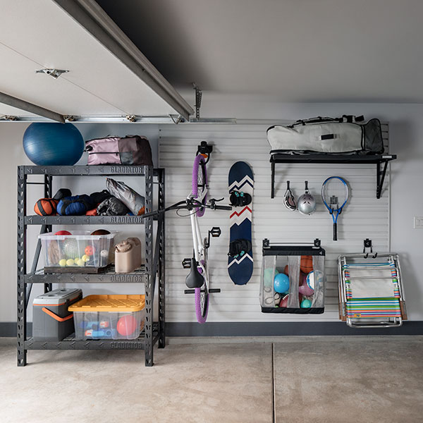 Parete attrezzata di un garage arredato con i prodotti Garage Mania